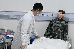 切尔西球迷观战曼城比赛时心脏病发，蓝军队长詹姆斯到医院探望